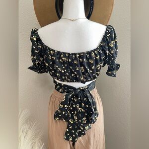 NWT - Hidden Brand Cottagecore Garden Party Floral Princess Puff Sleeve Crop Top